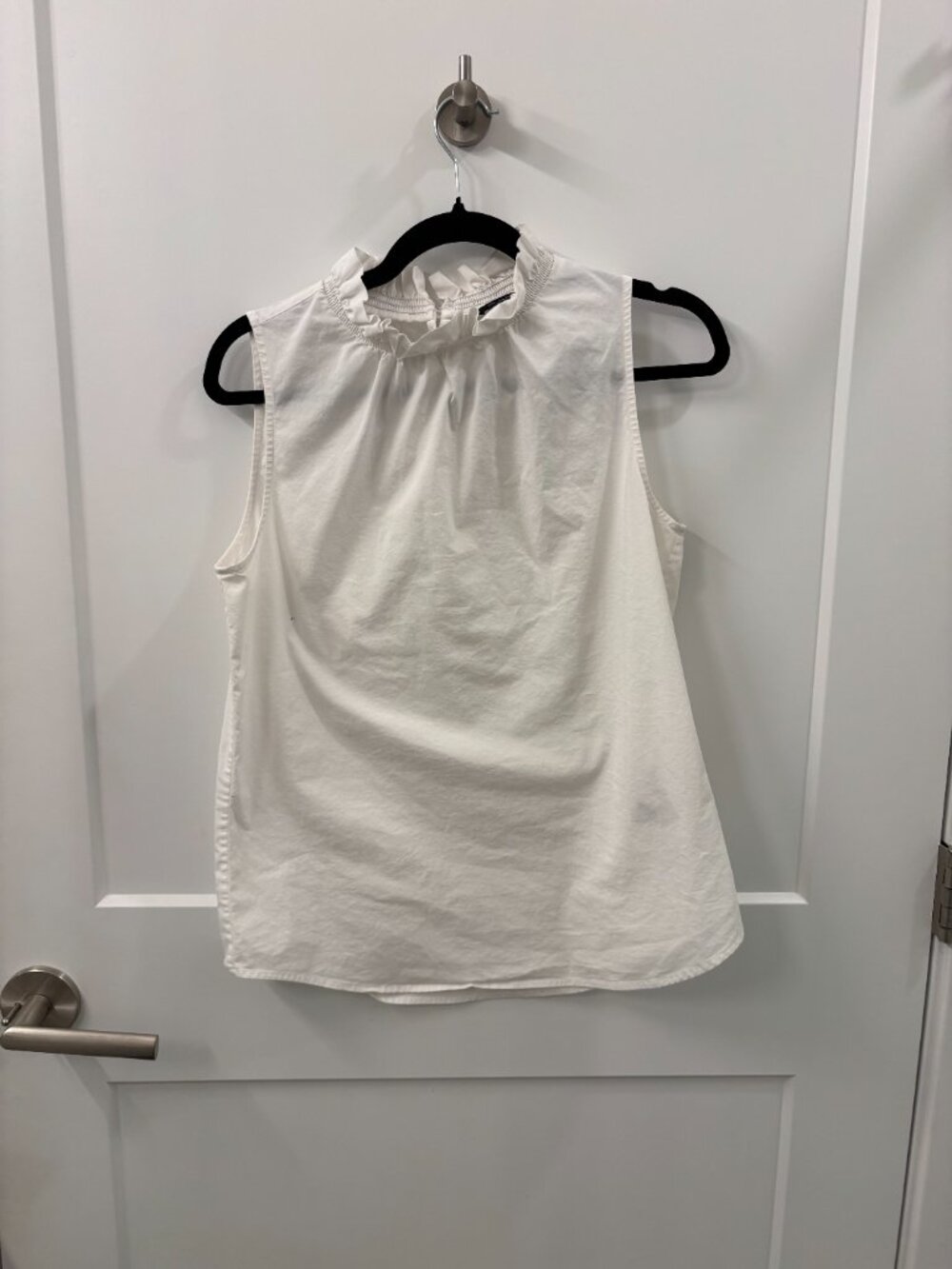 Banana Republic White Ruffle Neck Sleeveless Blouse – Size XS